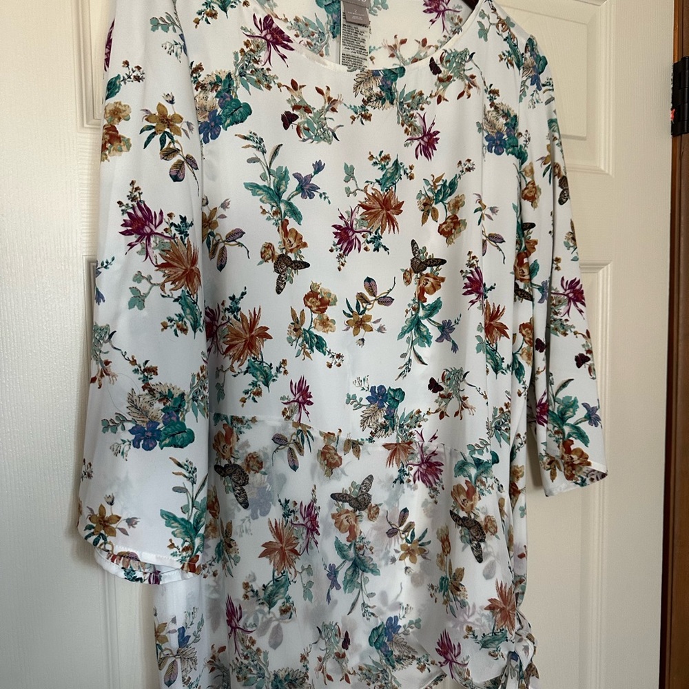 NWT. Chicos Flowy Floral Top Sz 2